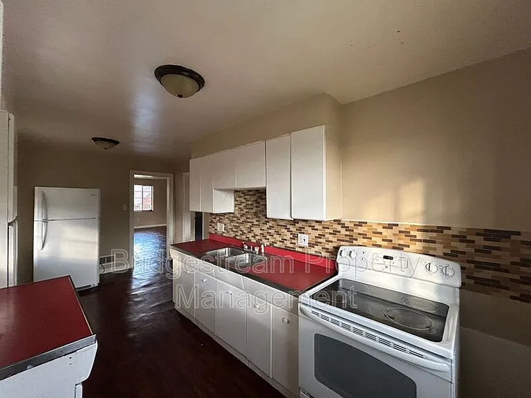 960 Sherwood Dr #B — Photo 3