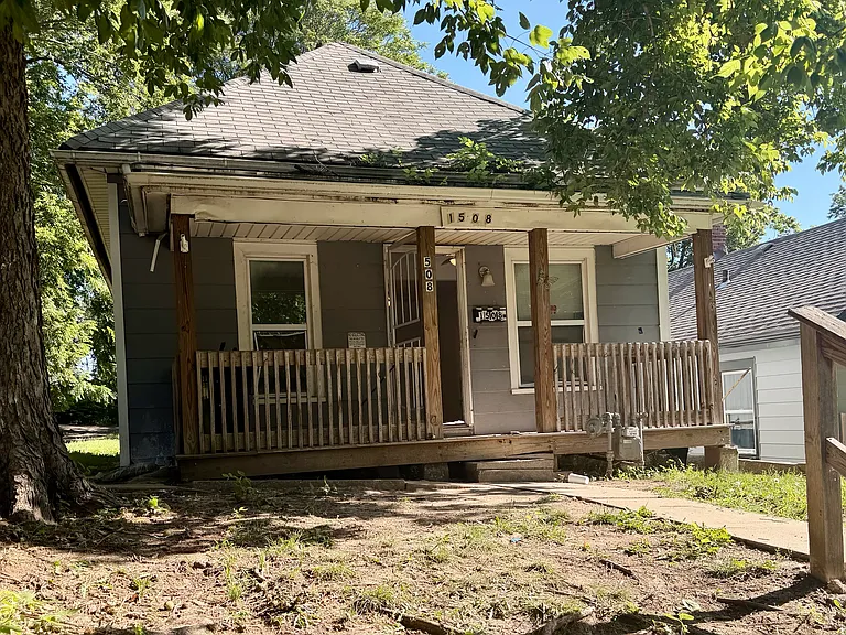 1508 Freeman Ave — Photo 1