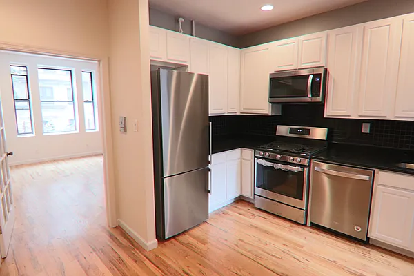 Rented by PMG Real Estate  | media 3