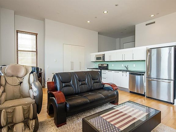 3rd image of 4 Beacon Way APT 209