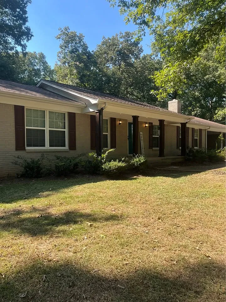 3 bed, 2.5 bath, 2800 sqft, $1,850 — Photo 1