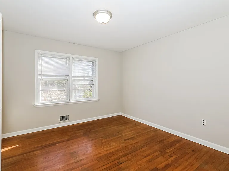 4775 Ben Hill Rd — Photo 10