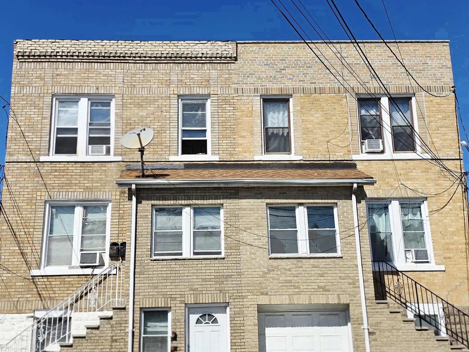 2 bed, 1.0 bath, 750 sqft, $2,300 — Photo 1