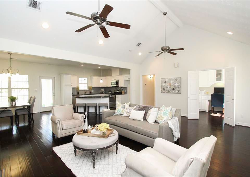 1st image of 6102 Mahogany Way