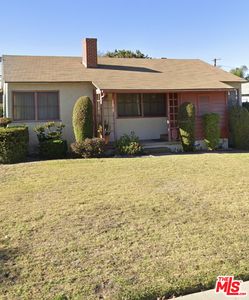 S Ave, Los Angeles, CA, 90008