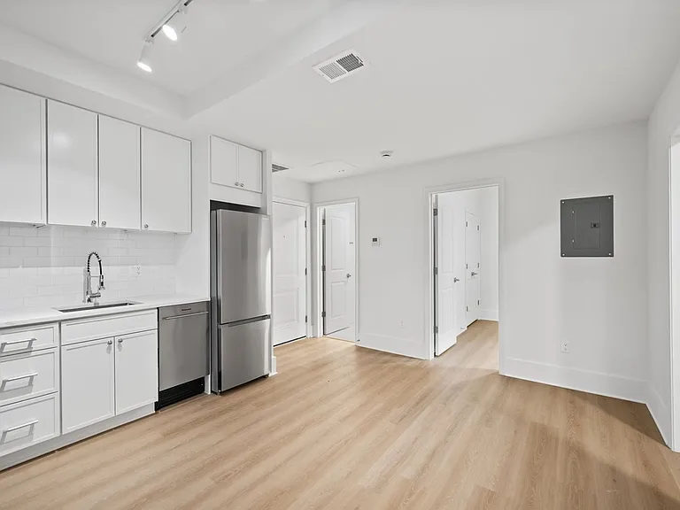 411 2nd St SE — Photo 27
