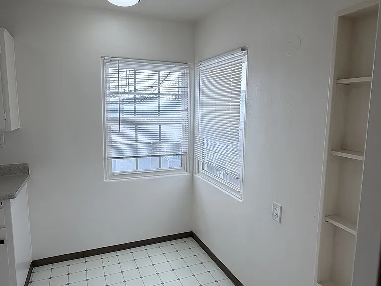 4870 Niagara Ave — Photo 11