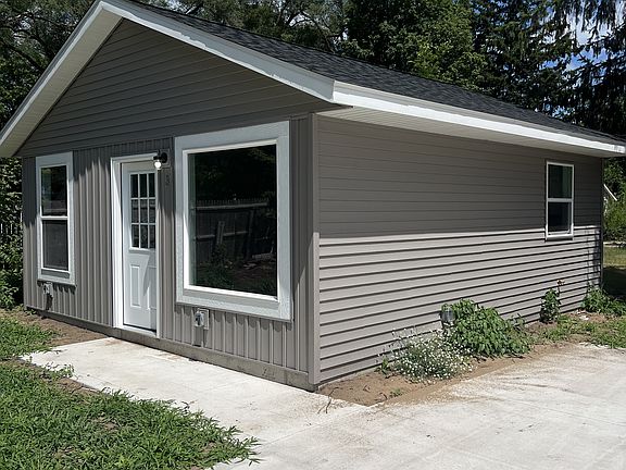 2nd image of 528 Oak Ave #3