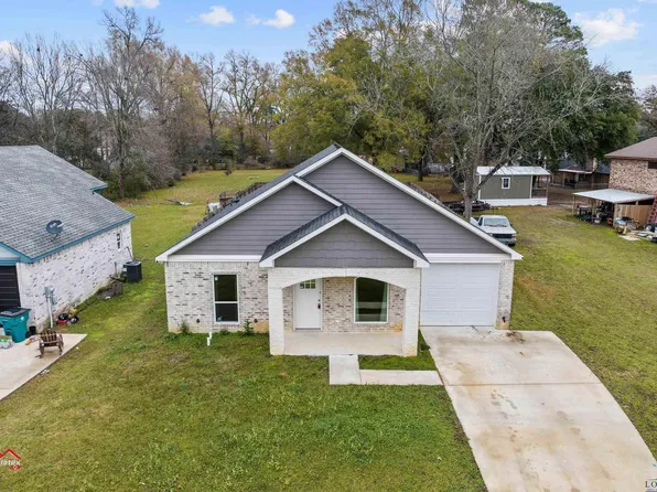 180 N Pinewood Dr, Carthage, TX 75633