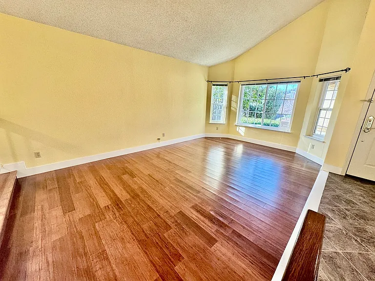 5477 Hackney Ln — Photo 2