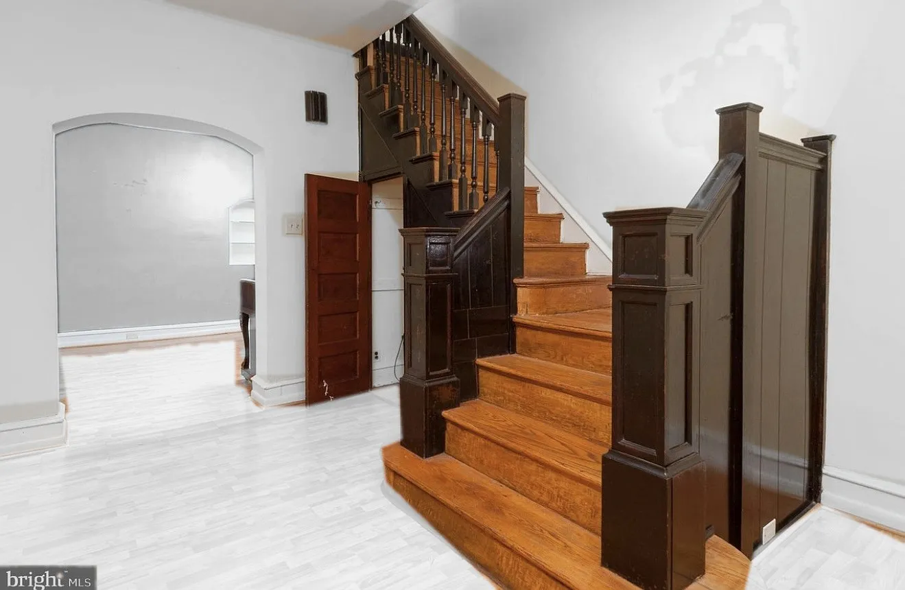 4 bed, 1.5 bath, 2422 sqft, $2,395 — Photo 4