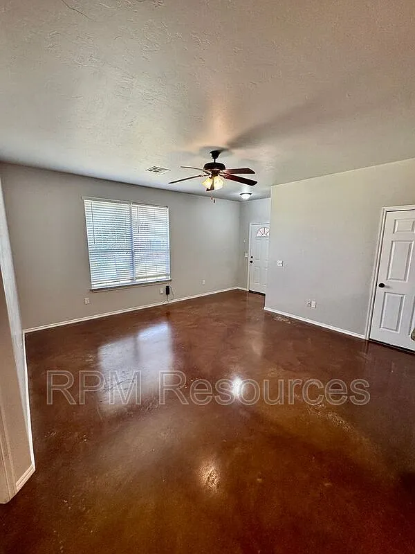 3 bed, 2.0 bath, 1250 sqft, $1,195 — Photo 3
