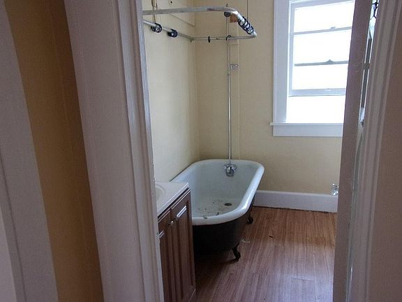 4th image of 624 1st St N APT 6