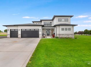 3826 Susan Cir E, Hansen, ID 83334