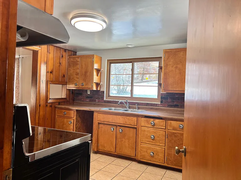 160 Pleasant Valley Rd — Photo 8