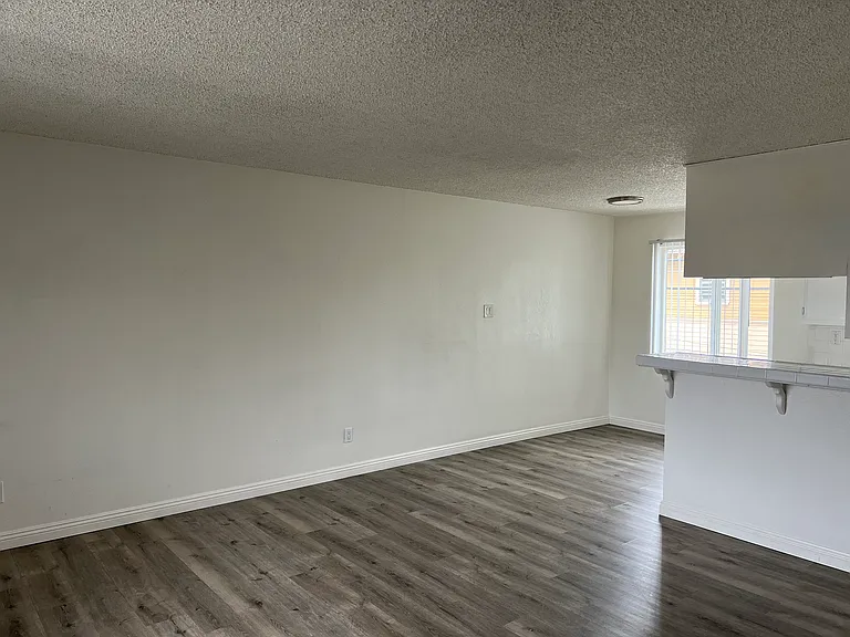 3100 E 7th St #9 — Photo 2