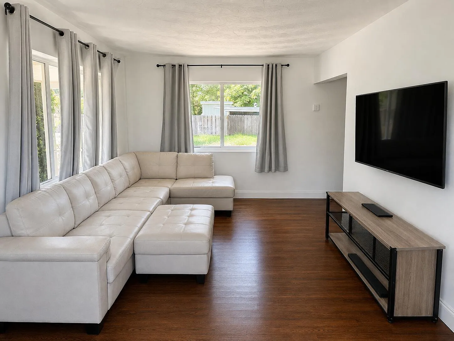 2 bed, 1.0 bath, 820 sqft, $2,400 — Photo 2