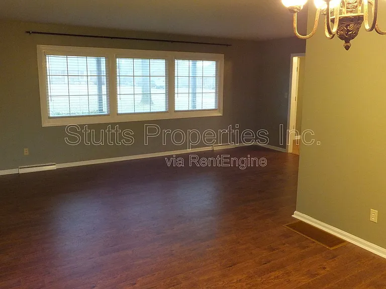 1918 Hermitage Dr — Photo 3