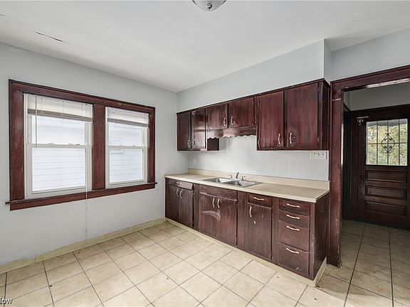 4th image of 4072 E 139th St
