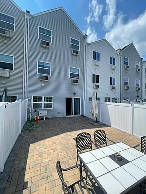 Rented by PMG Real Estate  | media 13