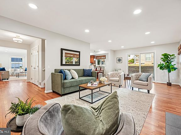 3rd image of 8701 Sleepy Hollow Ln