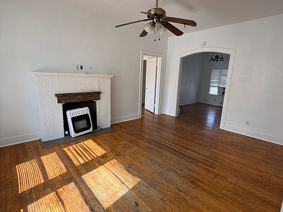 2nd image of 202 College St APT 4