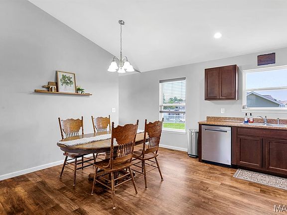 5th image of 155 Williamsburg Ln