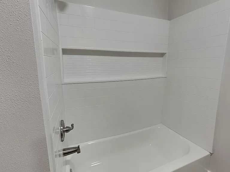 3801 1/2 W Palmira Ave — Photo 17