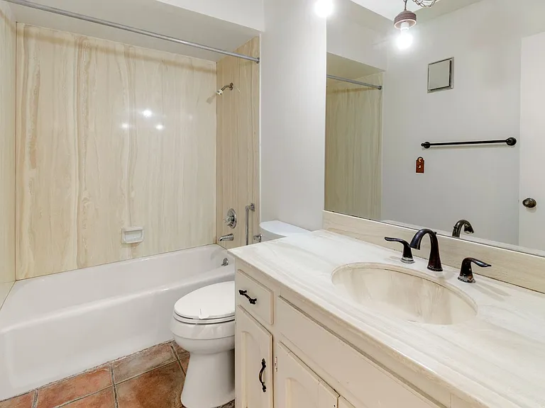 524 N Dodge Blvd — Photo 16