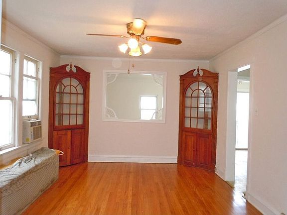 Great Dining Room with Hardwood Floors