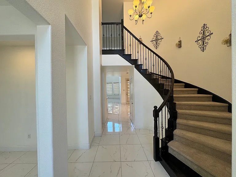 1901 Oakston Dr — Photo 1