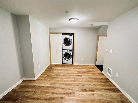 4th image of 19065 14th Ct NE