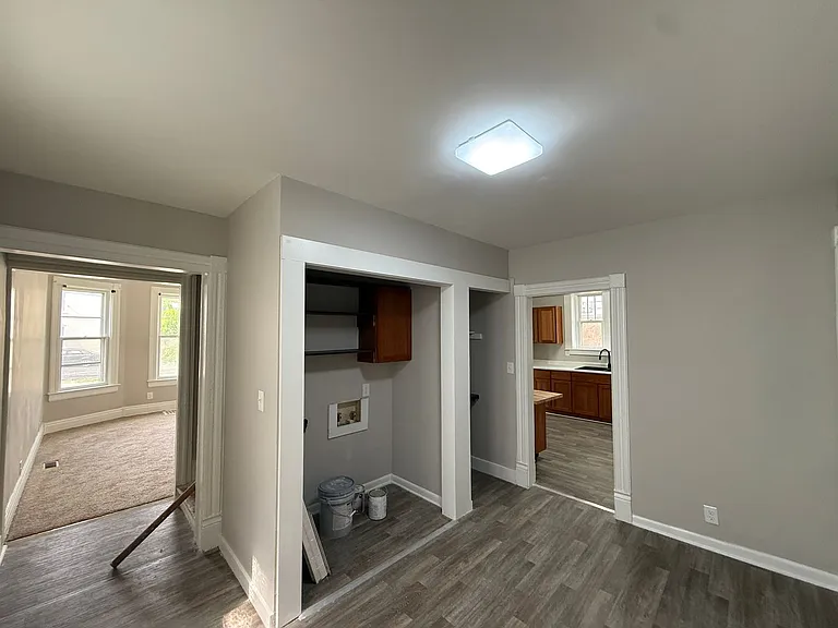938 W Edwards St — Photo 8