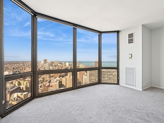 5th image of 2650 N Lakeview Ave APT 4005