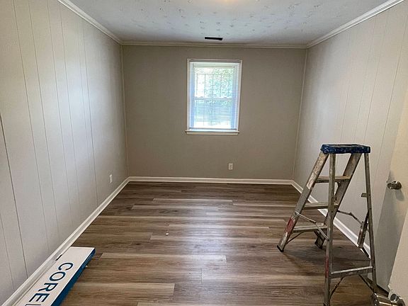 5th image of 709 Miller St