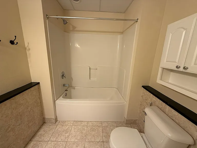Cass Street Apartments — Photo 36