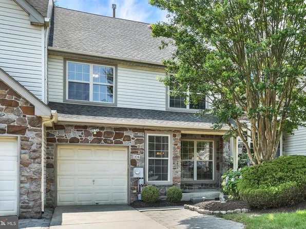 104 Suffield Ct, Chalfont, PA 18914