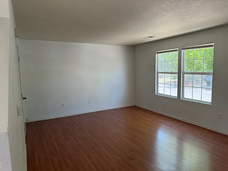 10134 Forest Ct — Photo 4