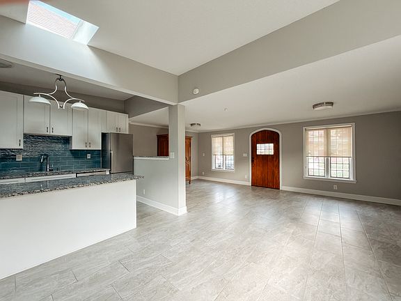 2nd image of 1112 Colombo St Unit B