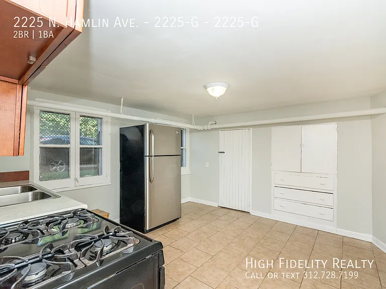 2225 N Hamlin Ave #G — Photo 3