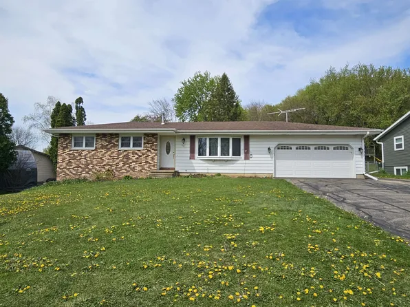 715 Willow Run St, Cottage Grove, WI 53527