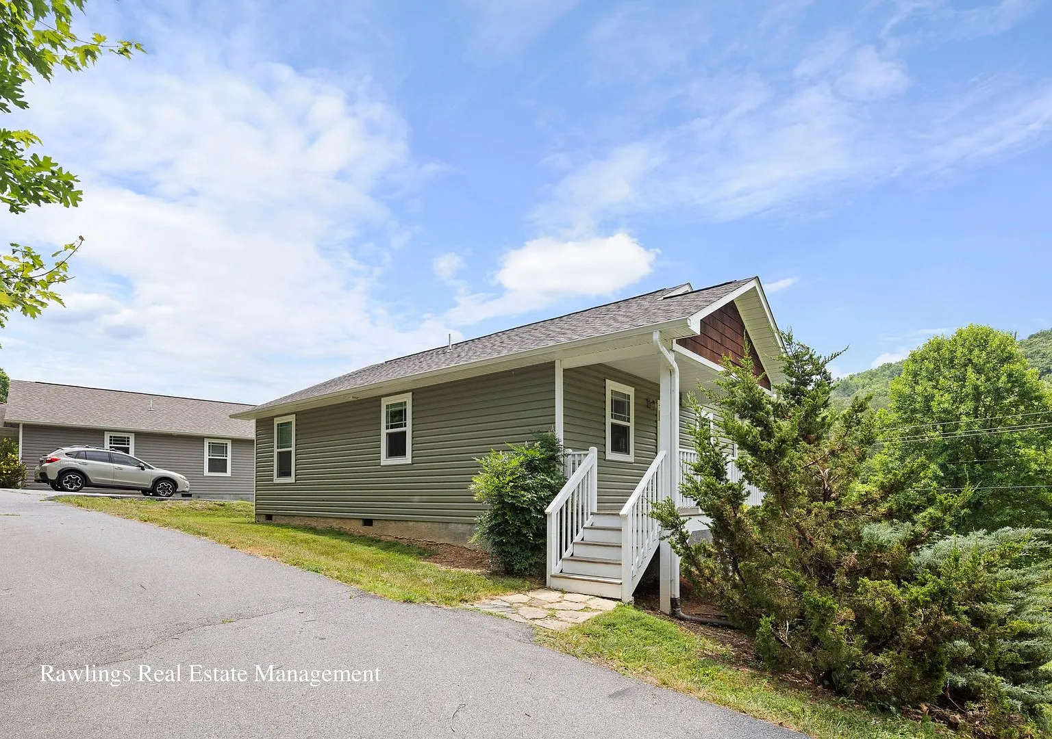 Modern Cottage in Fairview — Photo 3