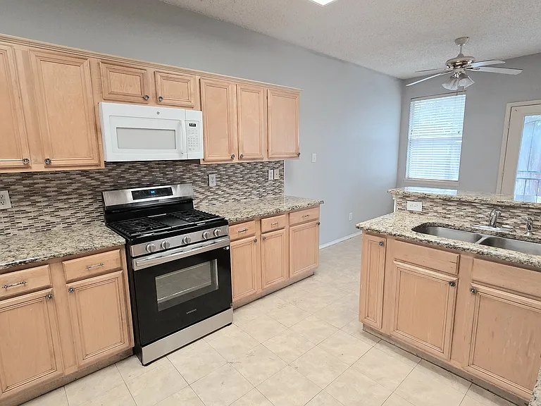 12783 Honey Locust Cir — Photo 6
