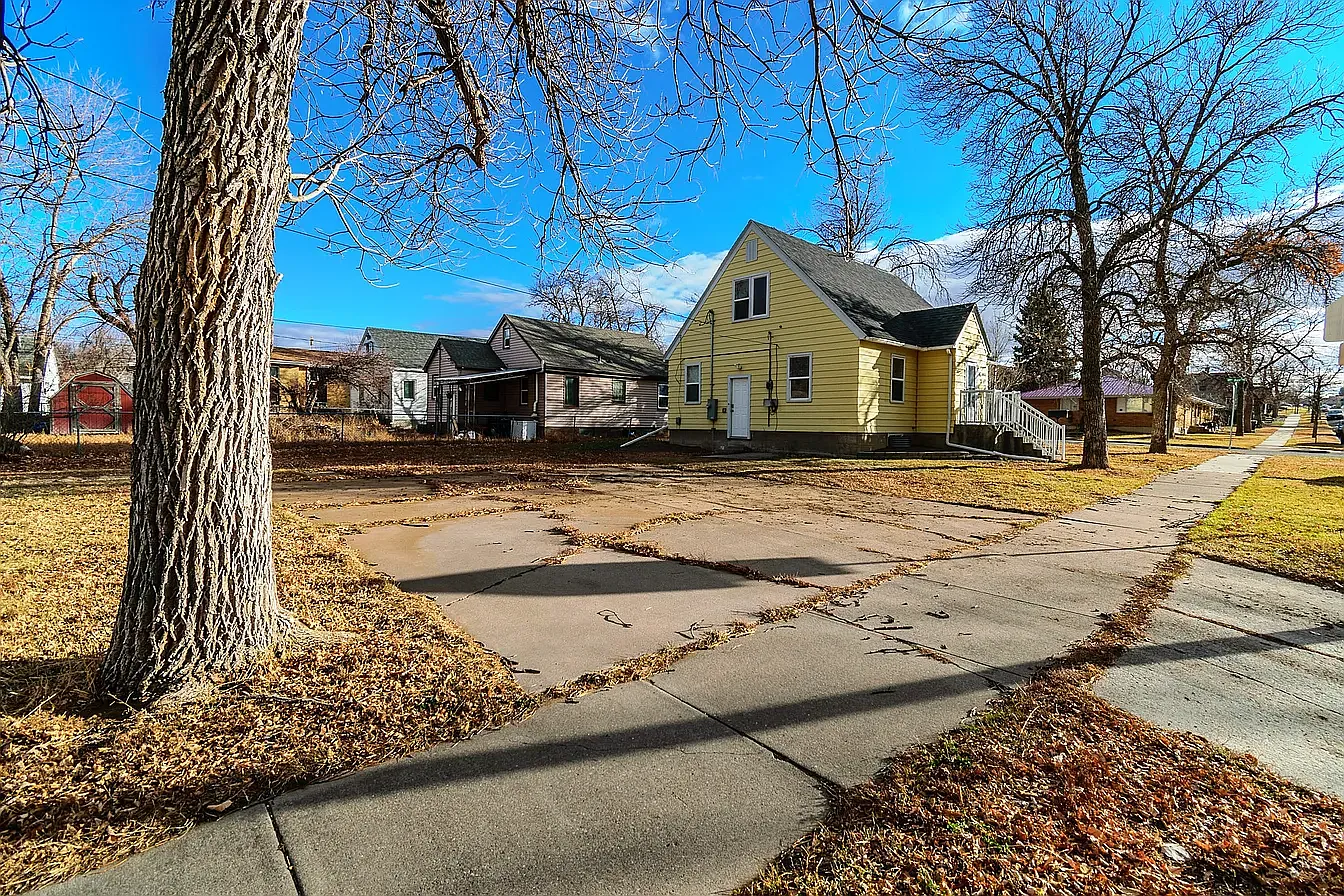 5 bed, 2029 sqft, $2,250 — Photo 3