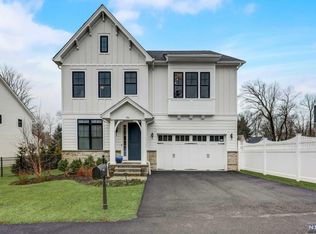 910 Hollywood Ave, Ho Ho Kus, NJ 07423