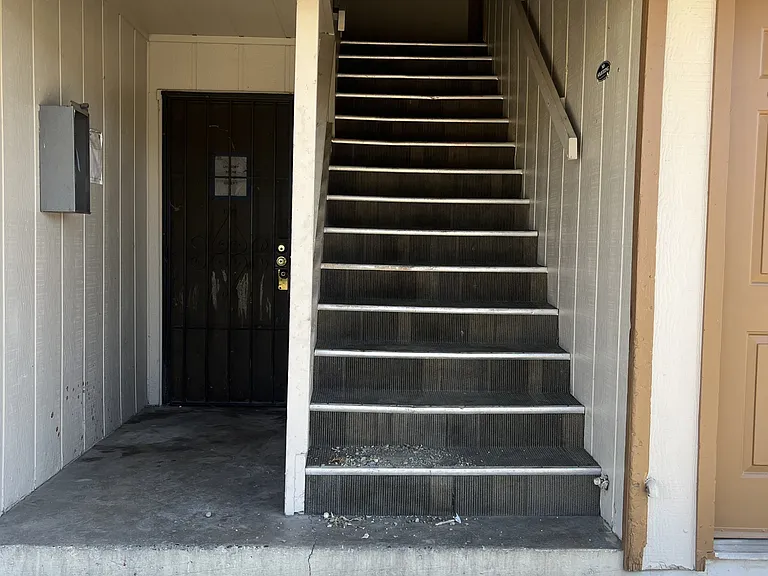 946 S Barrett Rd #3 — Photo 2