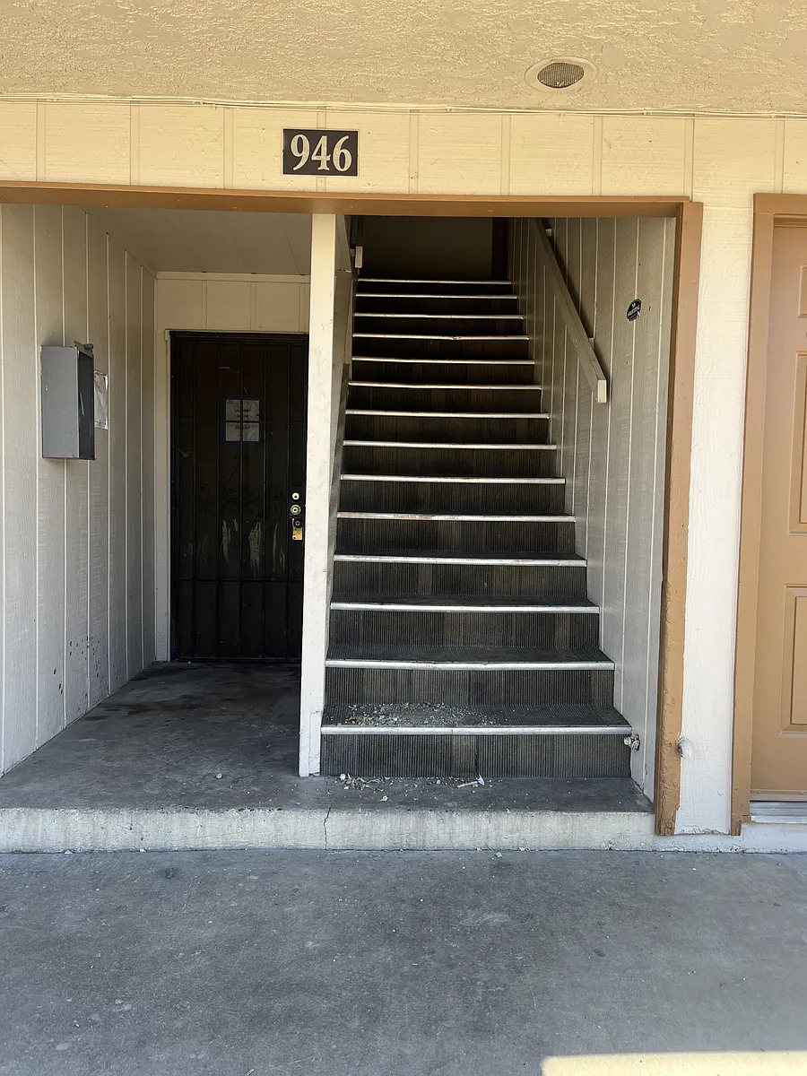 Building Photo - 946 S Barrett Rd #3