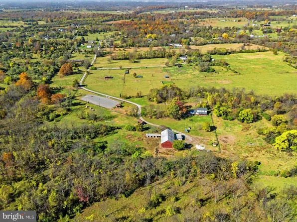 420 Russell Rd, Berryville, VA 22611