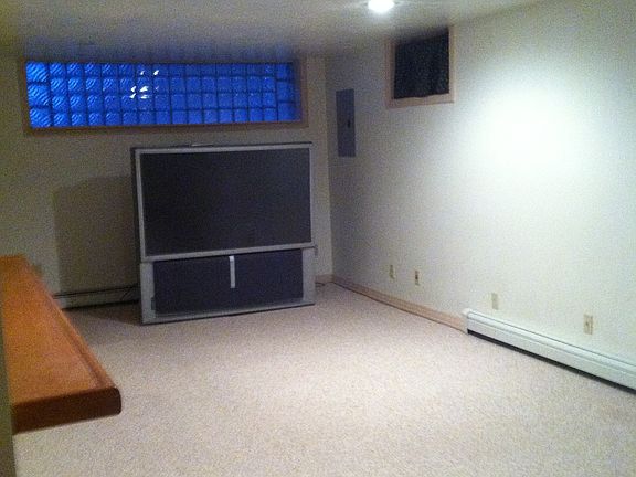 829 N Rodney TV and family room_11112013