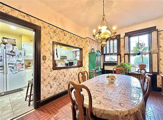 Sold by Remax Real Estate Professionals | media 6